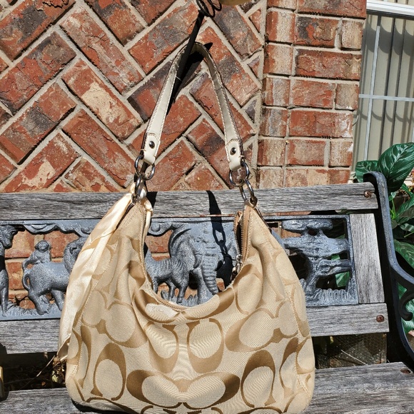 Coach - Picture 7 of 7